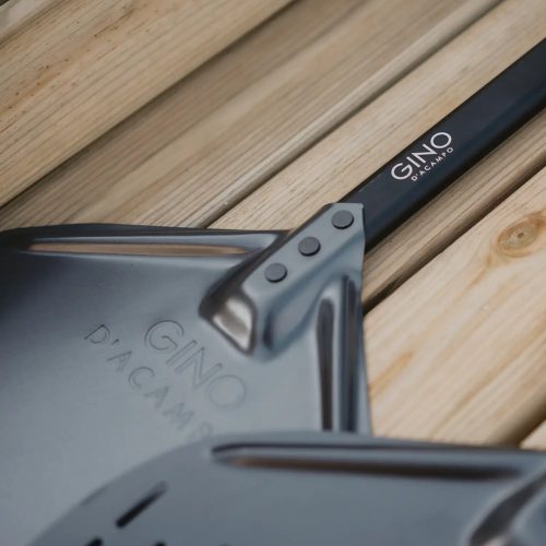 30 cm átmérőjű, sima felületű pizzalapát