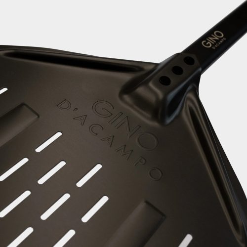 30 cm átmérőjű, bordázott felületű pizzalapát