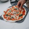 30 cm átmérőjű, bordázott felületű pizzalapát